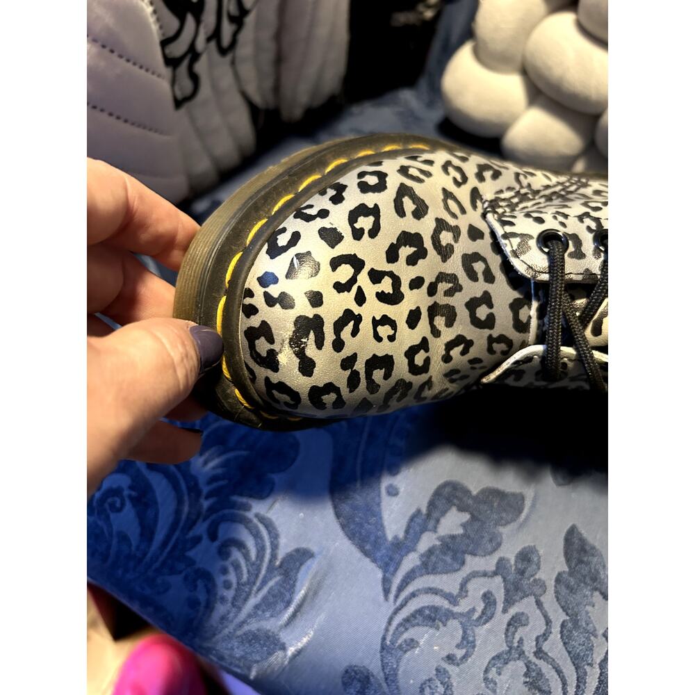Dr Martens Gray and Black Cheetah Print size 6/EU 37 - Picture 4 of 7